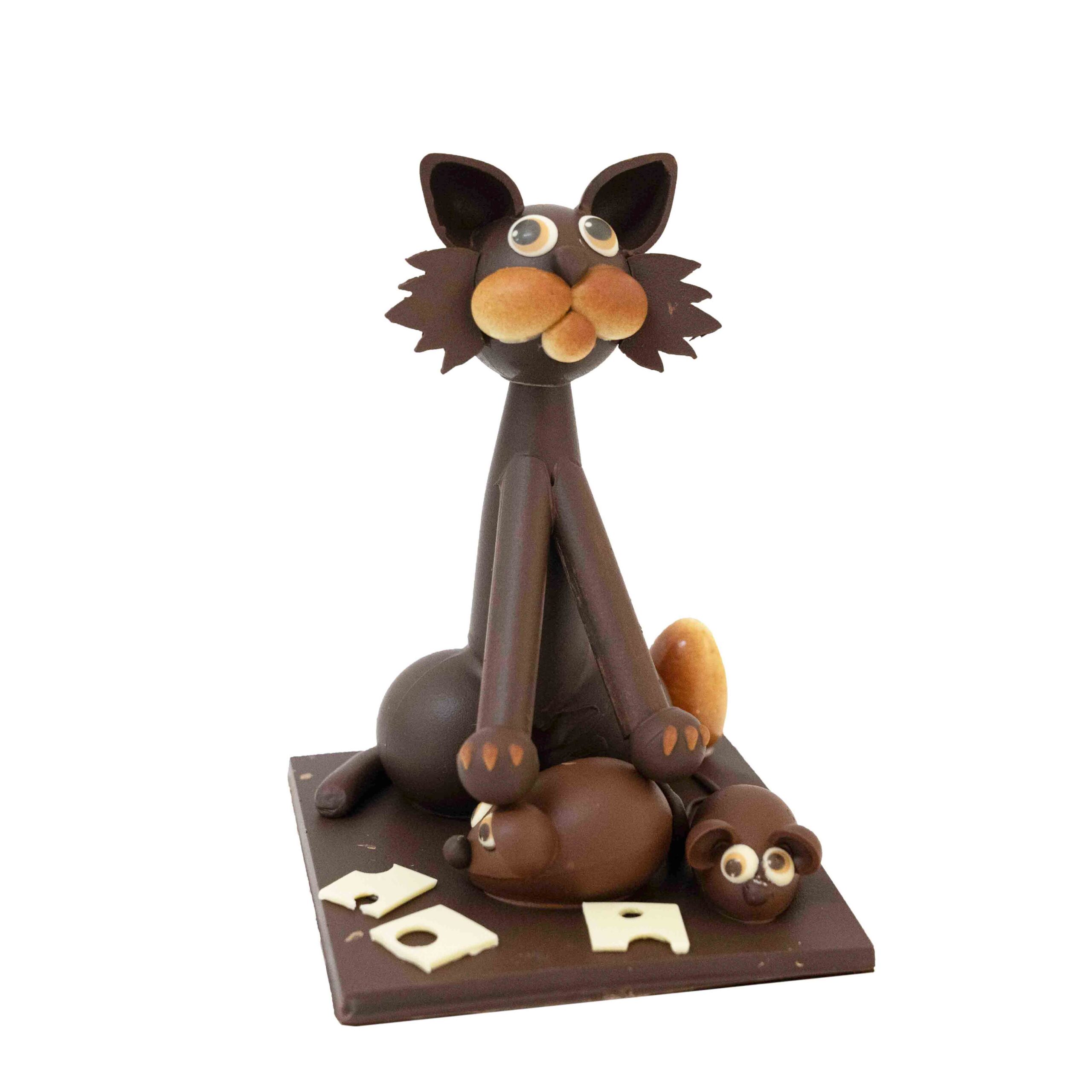 Gato atrapando ratones